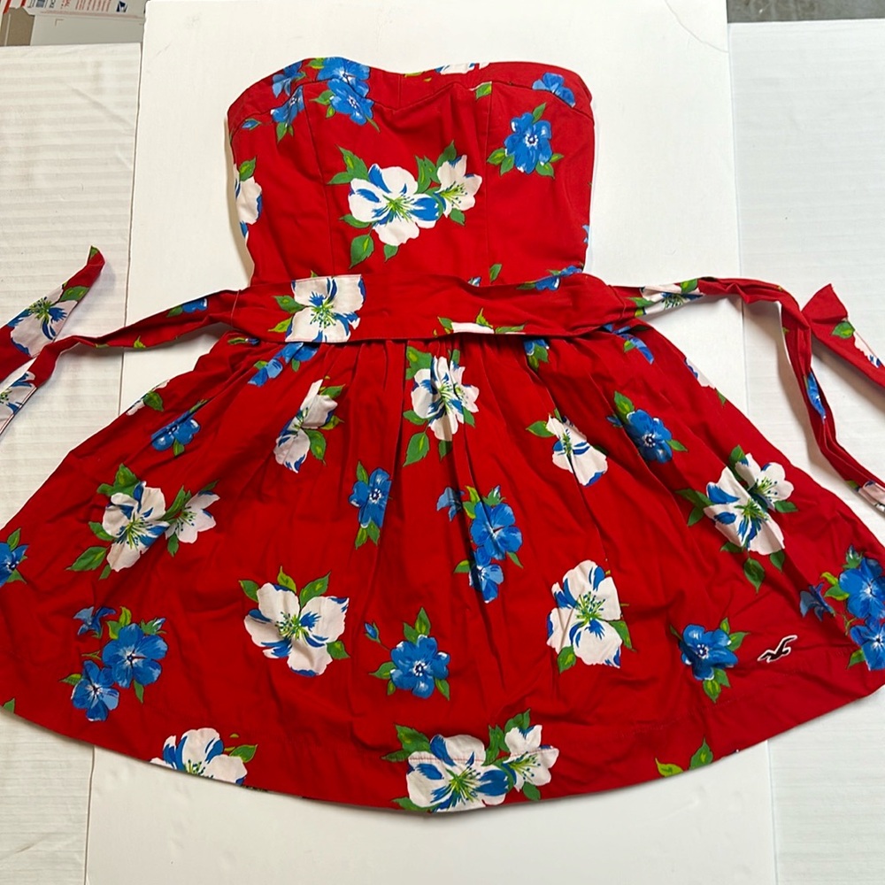 Hollister Strapless Dress, Size Small Floral and Red